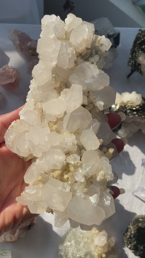 UV Reactive Calcite, Dolomite and Quartz from the Trepca Mine, Kosovo